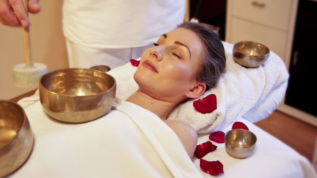 Le massage Padabhyanga au bol kansu
