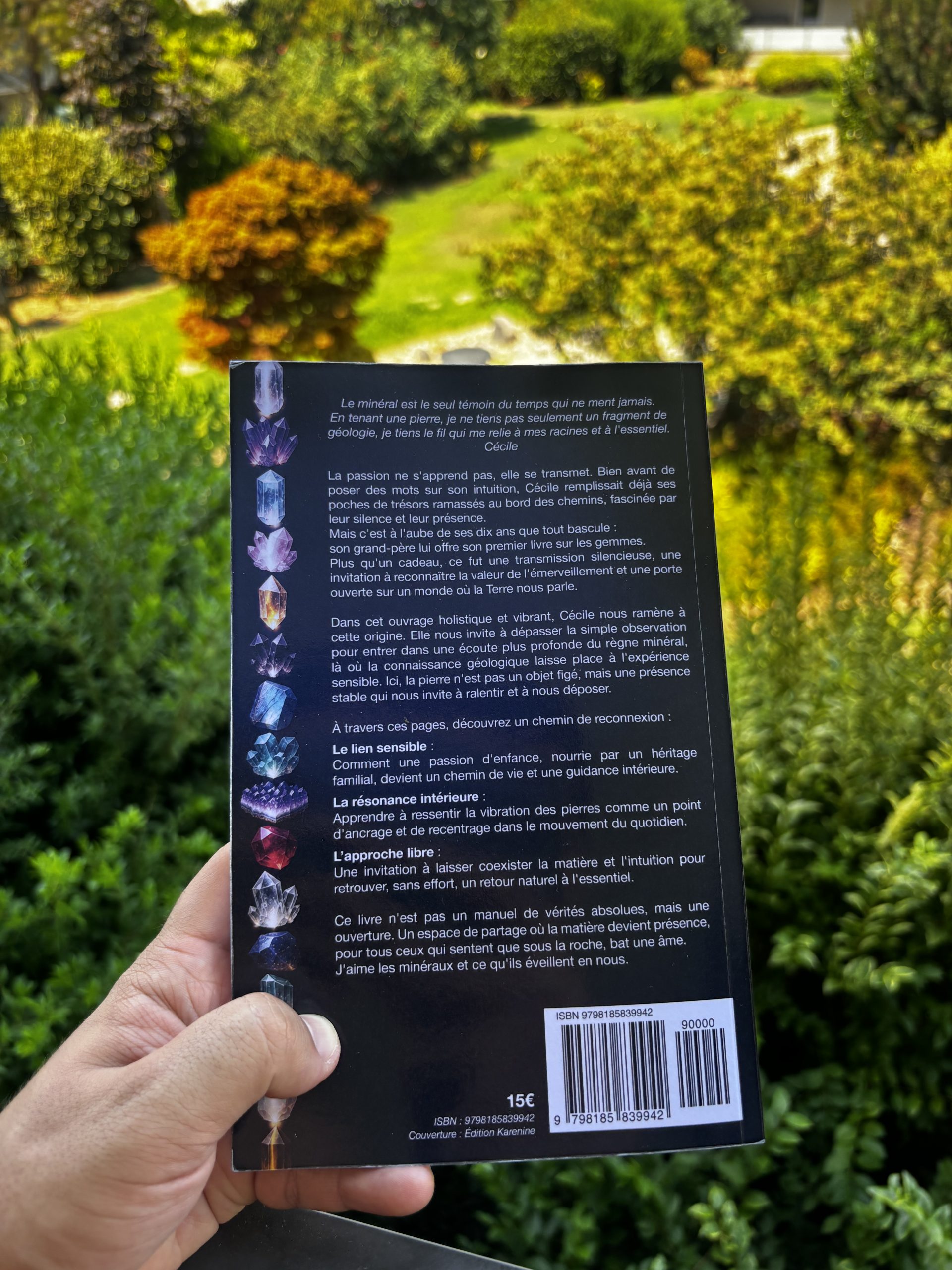 Autre vue du livre J’aime les minéraux